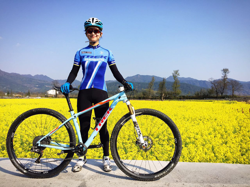 单车眷侣丁勇圈圈 轮迹为媒，山河为证，这才是七夕最浪漫的打开方式